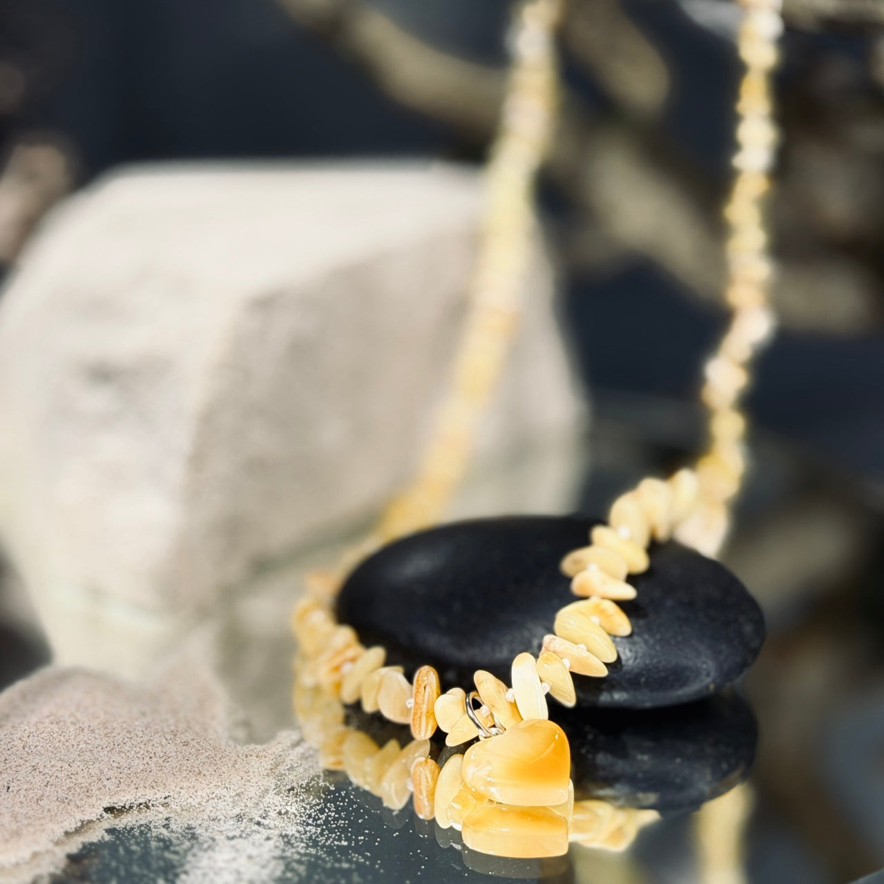 Dzintara kaklarota LIEPZIEDA DZINTARA SIRDS