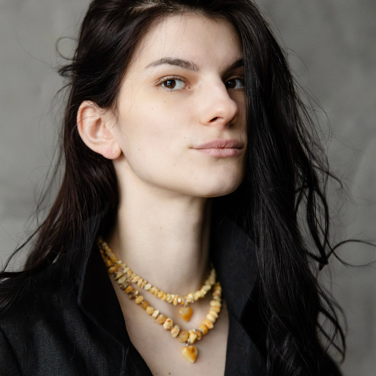 Dzintara kaklarota LIEPZIEDA DZINTARA SIRDS