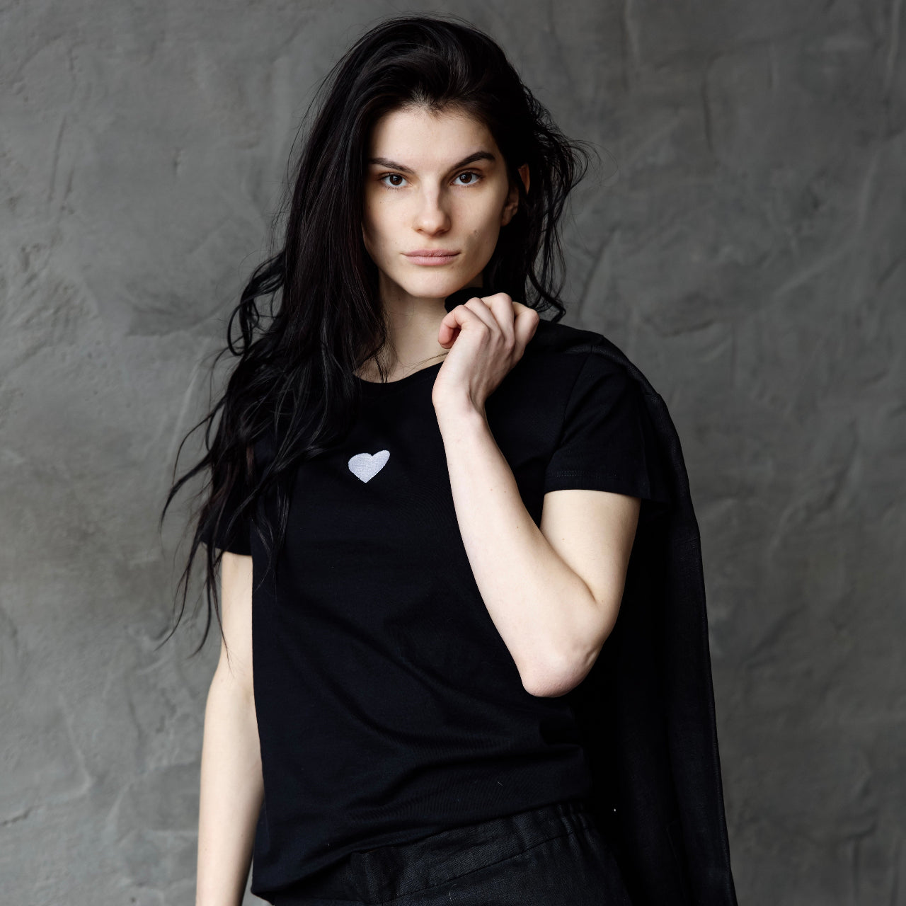 Izšūts T-krekls SIRSNIŅA