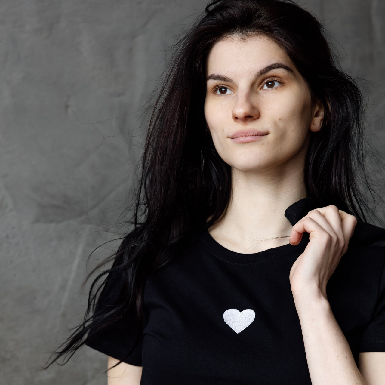 Izšūts T-krekls SIRSNIŅA