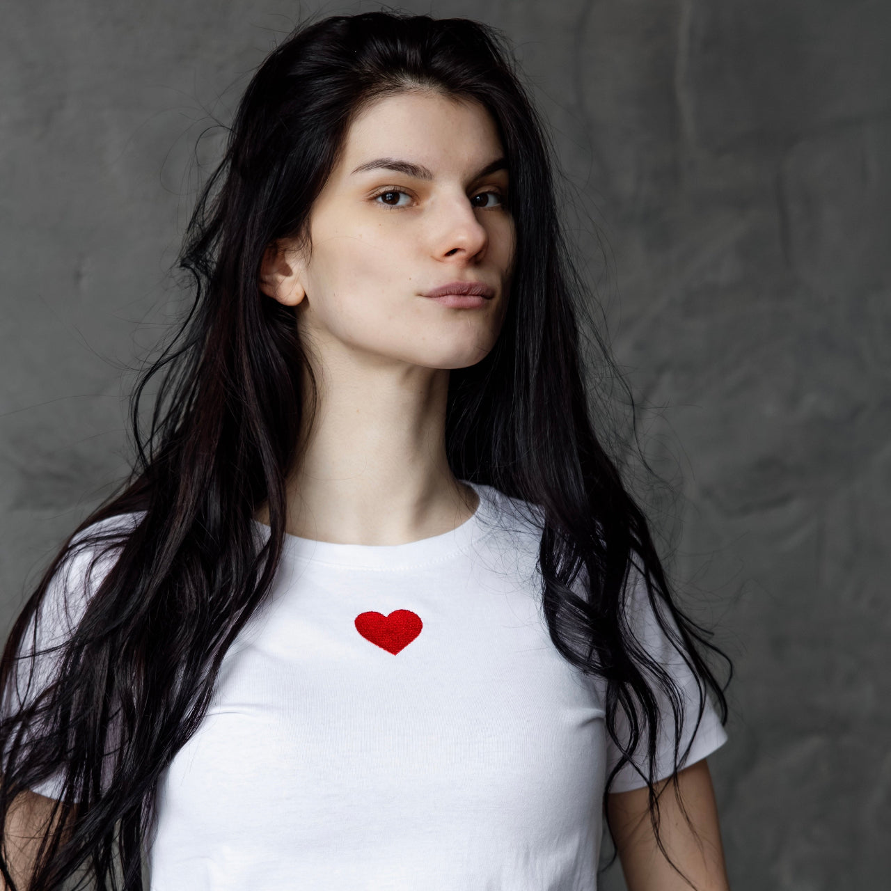 Izšūts T-krekls SIRSNIŅA